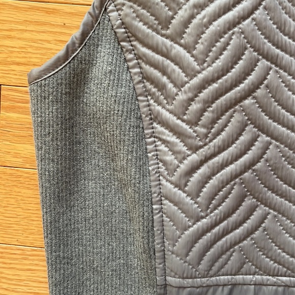 Chico's Zenergy vest quilted and knit size 1 Chico’s or 8-10 - Picture 1 of 9